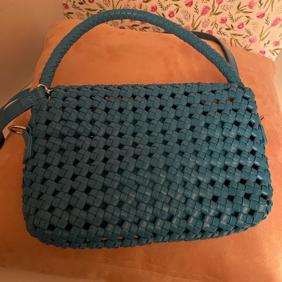 Ladies blue purse, strap & handle Magnetic closure Expressions NYC zip inside - Picture 2 of 6